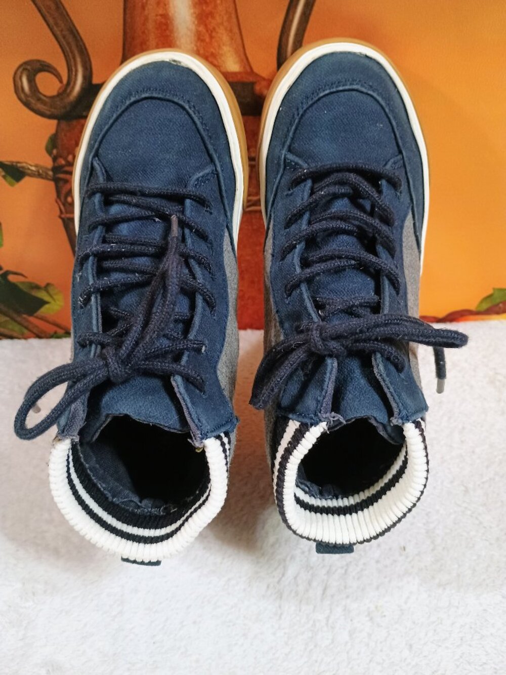 EUC Kids Old Navy Sz 13 Navy Blue High Top Varsity Sneakers Comfort Gum Sole